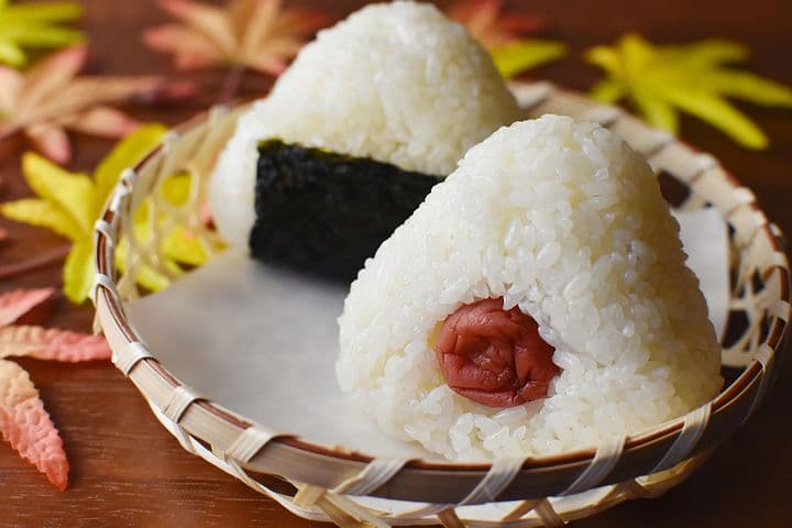 Two onigiri in a bowl.